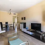 Cozy 2-bedroom Beachfront Retreat In Appartement Estepona