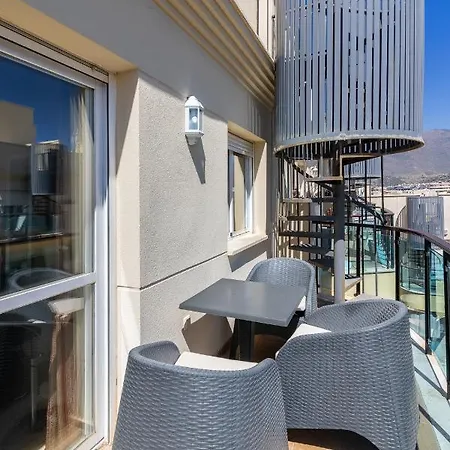 Cozy 2-bedroom Beachfront Retreat In * אסטפונה