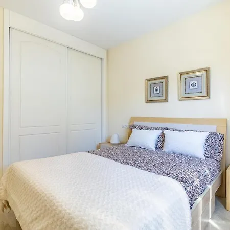 Cozy 2-bedroom Beachfront Retreat In Appartement *