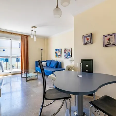 Cozy 2-bedroom Beachfront Retreat In אסטפונה
