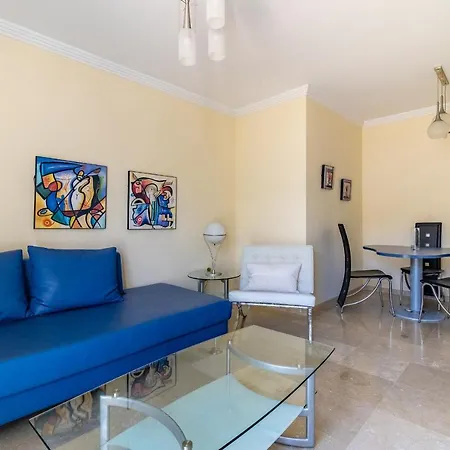 Cozy 2-bedroom Beachfront Retreat In Daire *