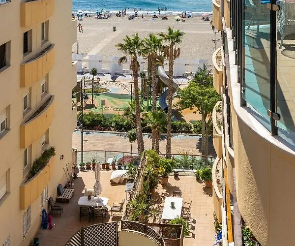 Cozy 2-bedroom Beachfront Retreat In Appartement