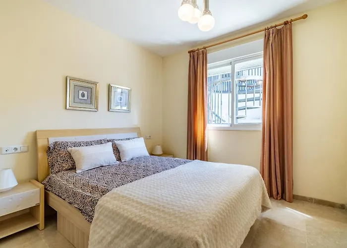 Cozy 2-bedroom Beachfront Retreat In Appartement