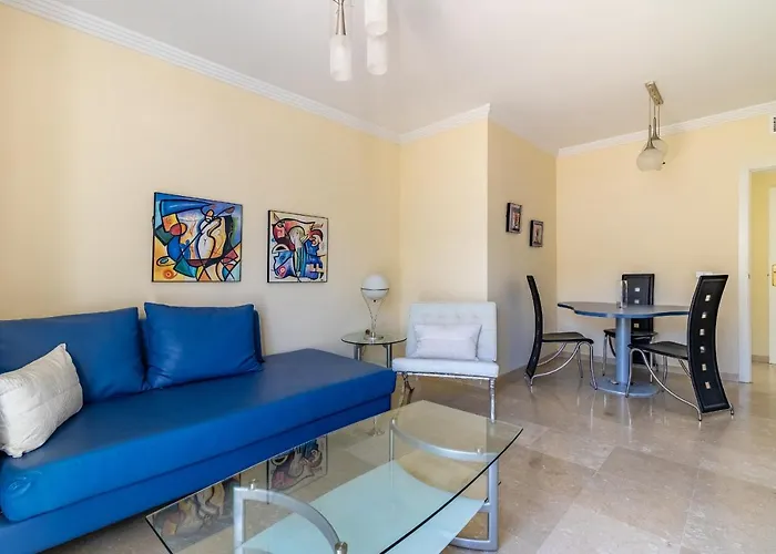 Cozy 2-bedroom Beachfront Retreat In Appartement *