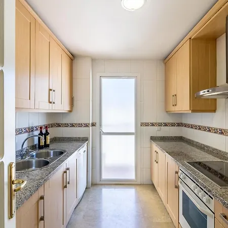 Apartment Cozy 2-bedroom Beachfront Retreat In