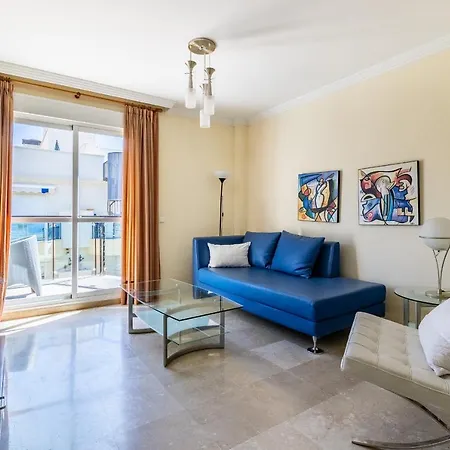 Cozy 2-bedroom Beachfront Retreat In Apartment Estepona