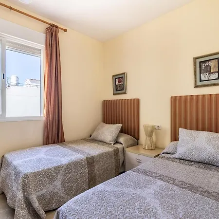 Cozy 2-bedroom Beachfront Retreat In Apartment Estepona