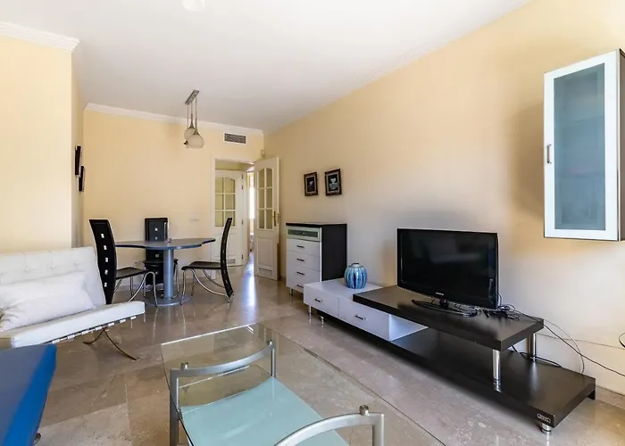 Cozy 2-bedroom Beachfront Retreat In Apartment Estepona