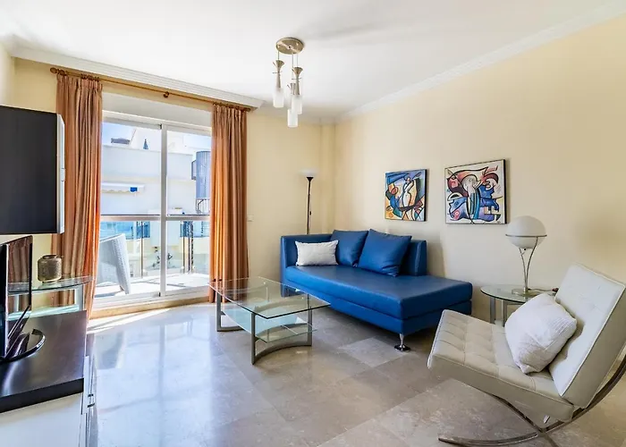 Cozy 2-bedroom Beachfront Retreat In Apartment Estepona