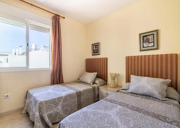 Cozy 2-bedroom Beachfront Retreat In Apartment Estepona